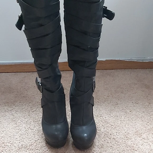 Boots - Picture 2 of 5